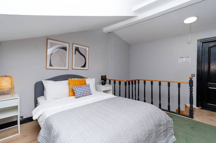 Spacious 4Br Private Townhouse with Exclusive Terrace in Beyoğlu, Estambul