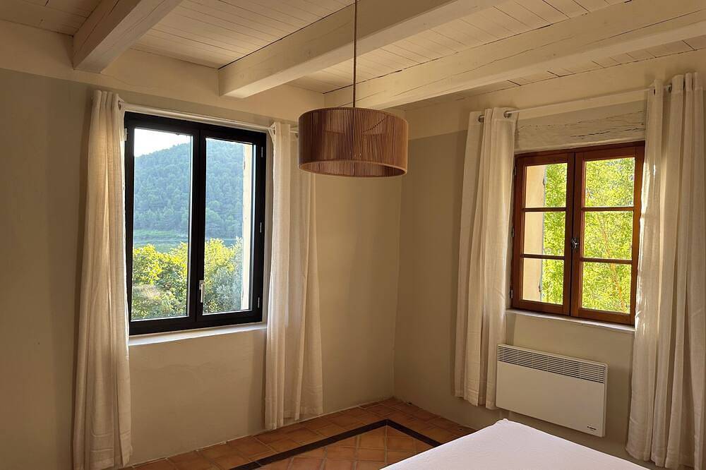 Beautiful sheepfold in a natural setting in Séguret, Vaucluse