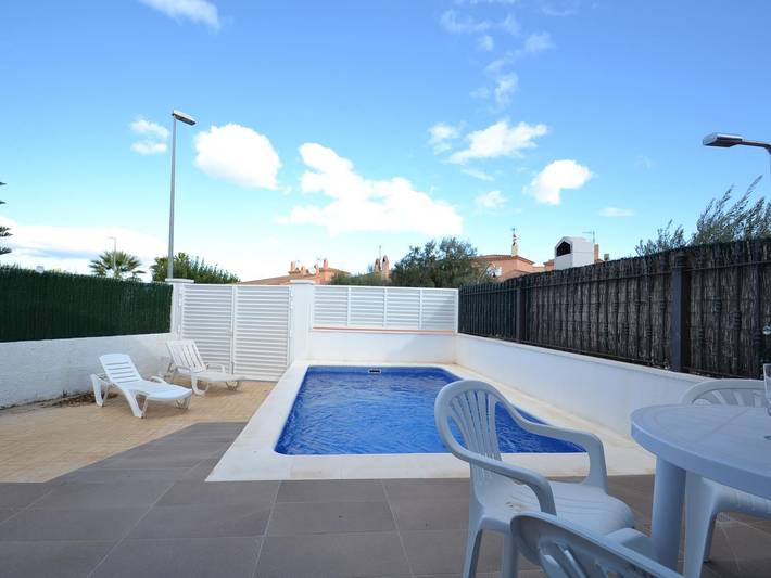Location de vacances pour 6 personnes, avec piscine et terrasse à Riumar - 4