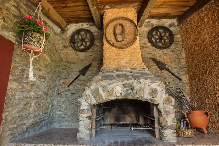 Casa rural para 10 personas, con terraza además de vistas y piscina, Se admiten mascotas en Carpio de Azaba