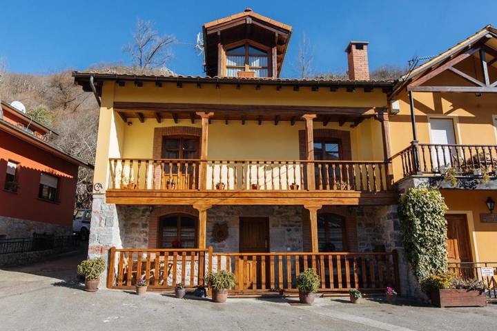 Casa rural para 9 personas, con Balcón y Terraza además de Jardín y Vistas en Lagos de Covadonga - 2