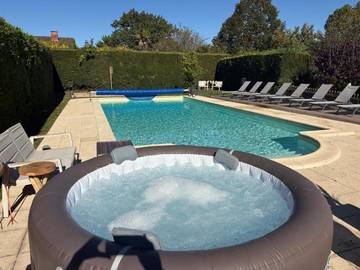 Location de vacances pour 10 personnes, avec vue ainsi que terrasse et piscine, animaux acceptés à Saint-André-et-Appelles