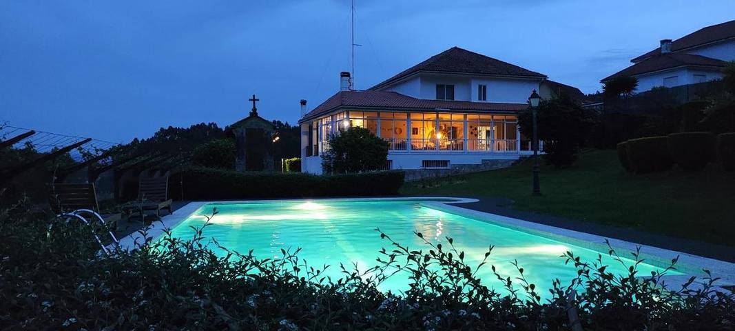 Chalet para 15 personas, con piscina además de jardín y vistas, Se admiten mascotas en Santiago de Compostela - 3