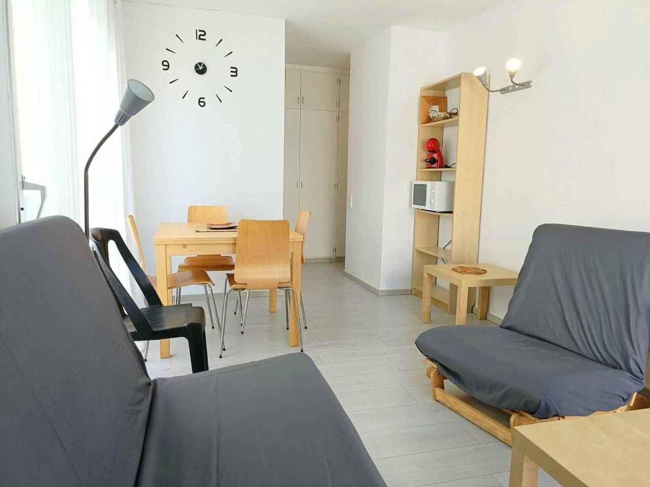 Entire studio, Cozy Studio in Historic Roses, 50m from Beach, Wi-Fi, A/C, Terrace, Ideal for 3 Guests in Roses Centre, Roses