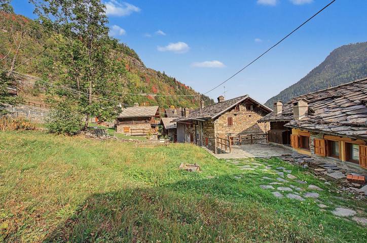 Holiday Home 'Le Rascard De Chardonney' with Garden, Mountain View and Ski-in/Ski-out Access in Chardonney (Champorcher), Comune di Champorcher