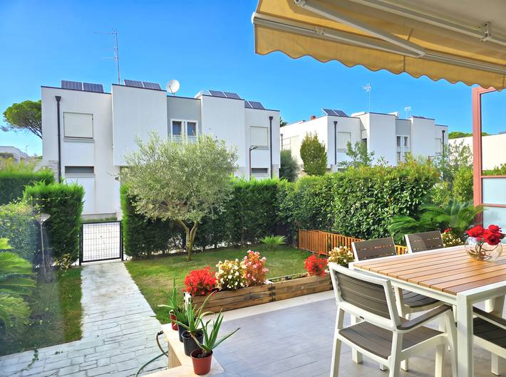 Ferienhaus für 7 Personen, mit Balkon und Garten in Albanien