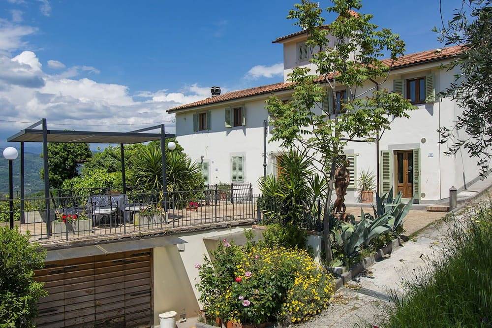 Alleinstehendes Ferienhaus mit privatem Pool, W-Lan, Whirlpool, Tv, Terrasse, Haustiere erlaubt in Monsummano Terme, Pistoia Provinz