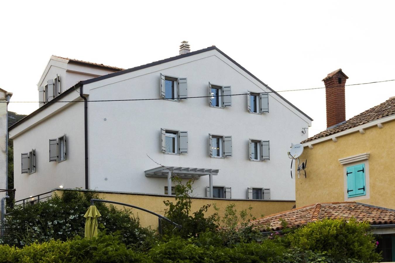 Ganze Wohnung, 2-Zimmer-Ferienwohnung mit Terrasse und Meerblick Sveti Jakov (Losinj) A-24153-a in Cunski, Kvarner Inseln