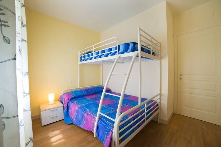 Gîte pour 5 personnes, avec piscine ainsi que jardin et jacuzzi, animaux acceptés à Cupra Marittima - 3