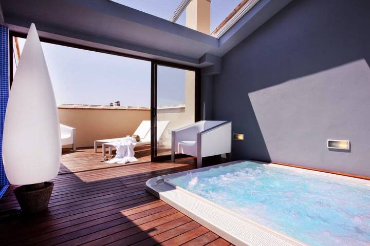 Casa rural para 8 personas, con Balcón y Jacuzzi además de Terraza y Jardín en Ayódar