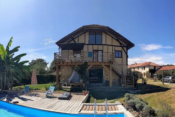 Gîte pour 2 personnes, avec Terrasse ainsi que Jardin et Piscine