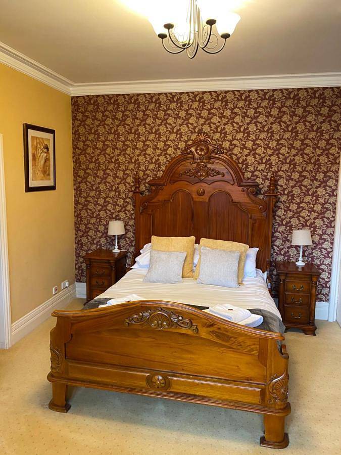 Small Twin Room in Darley Dale, Derbyshire