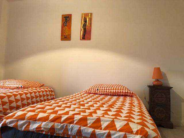 Location de vacances pour 24 personnes, avec jardin et bassin pour enfant ainsi que vue et piscine à Lapte - 3