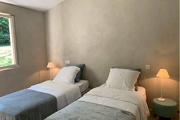 Gîte pour 22 personnes, avec piscine à Bourrou - 4