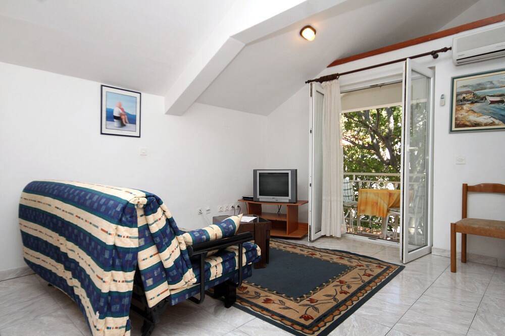 Ganze Wohnung, 1-Zimmer-Ferienwohnung am Strand Drvenik Donja vala, Makarska (A-6658-b) in Drvenik, Makarska Riviera