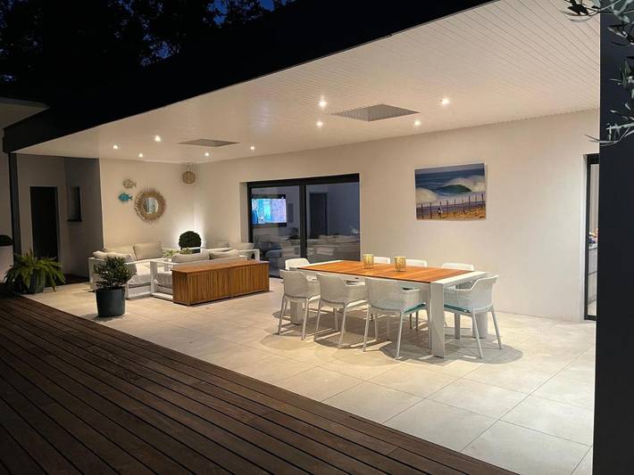 Location de vacances pour 10 personnes, avec vue ainsi que jardin et piscine à Oeyreluy - 2