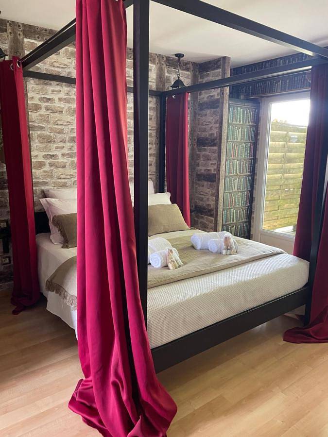 Location de vacances pour 2 personnes, avec Balcon ainsi que Terrasse et Jardin dans Asnières-sur-Nouère - 3
