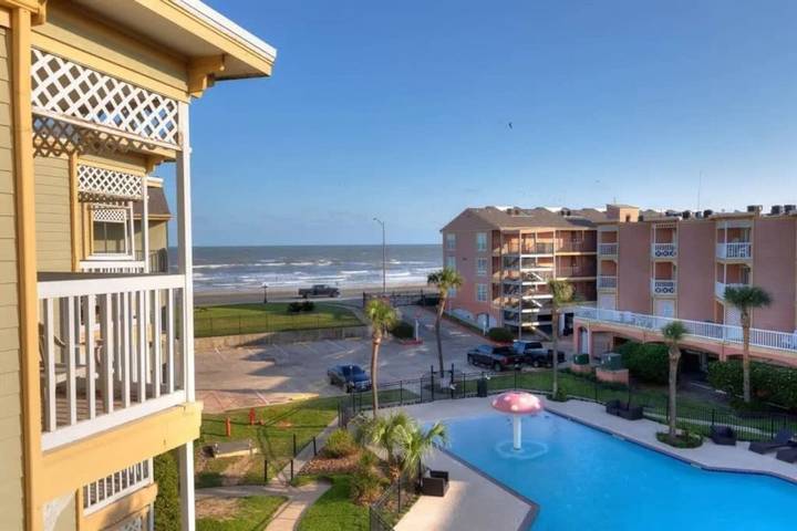 Vacation rental for 4 people, with pool and ocean view as well as balcony, kid friendly in Texas Gulf Coast