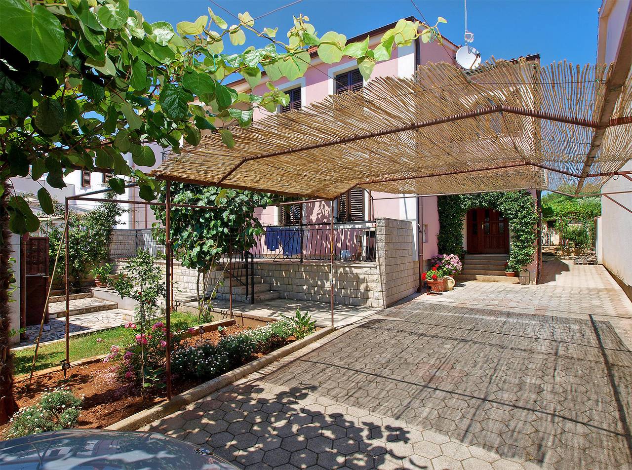 Ganze Wohnung, Ferienwohnung für 5 Personen mit Balkon in Fazana, Südküste Istrien