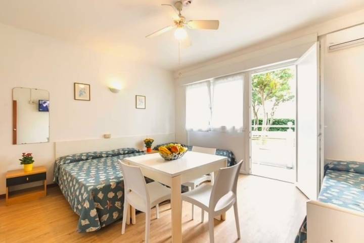 Studio für 4 Personen, mit Balkon/Terrasse und Ausblick in Lignano Sabbiadoro - 3