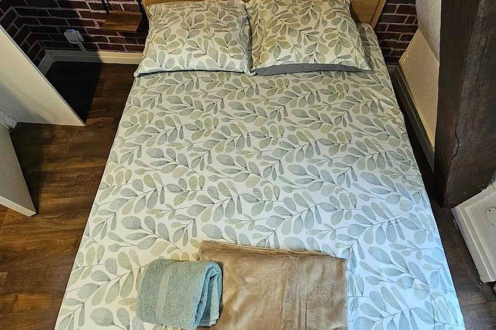 Entire apartment, Homerez - Cozy Studio in Montluçon - 19 m² with handy amenities in Montluçon, Montluçon region