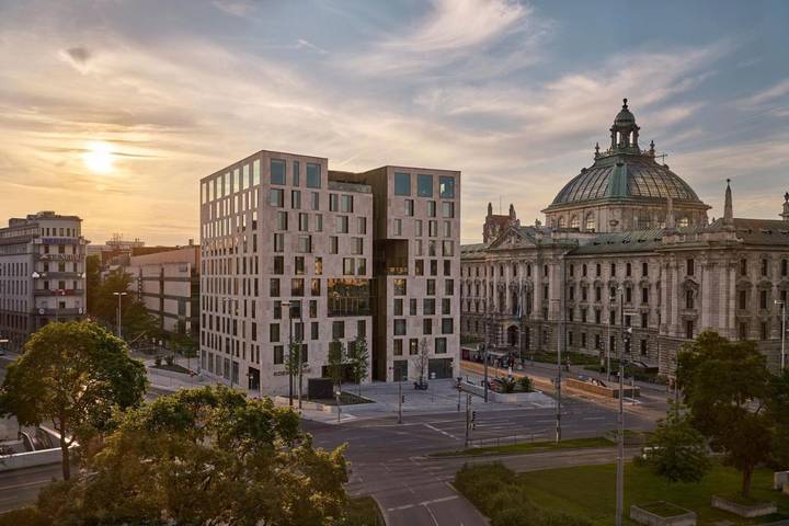 Hotel für 4 Personen, mit Terrasse und Ausblick in München