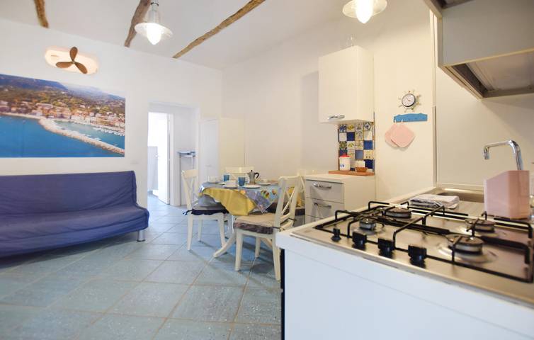 Ganze Ferienwohnung, Gemütliche Wohnung mit Klimaanlage und Parkplatz - Scario Zentrum, 1km von der Küste in Scario, San Giovanni a Piro