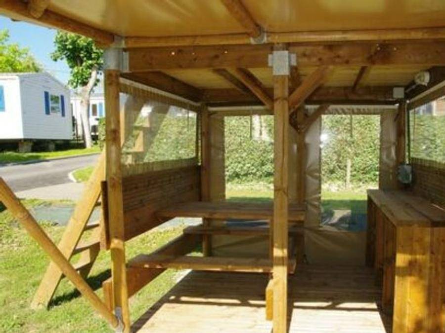 Camping Les Embruns d'Oléron - Tienda de lona y madera 2 personas - Albergue Echasse 2 personas in Le Château-d'Oléron, Côte de Beauté