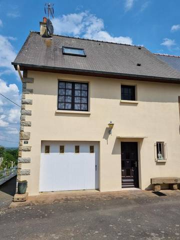 Gîte pour 4 personnes, avec terrasse et vue à Sougéal