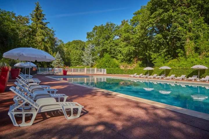 Camping pour 6 personnes, avec terrasse et piscine, animaux acceptés