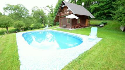 Chalet für 4 Personen, mit Balkon und Pool sowie Garten in Tschechien