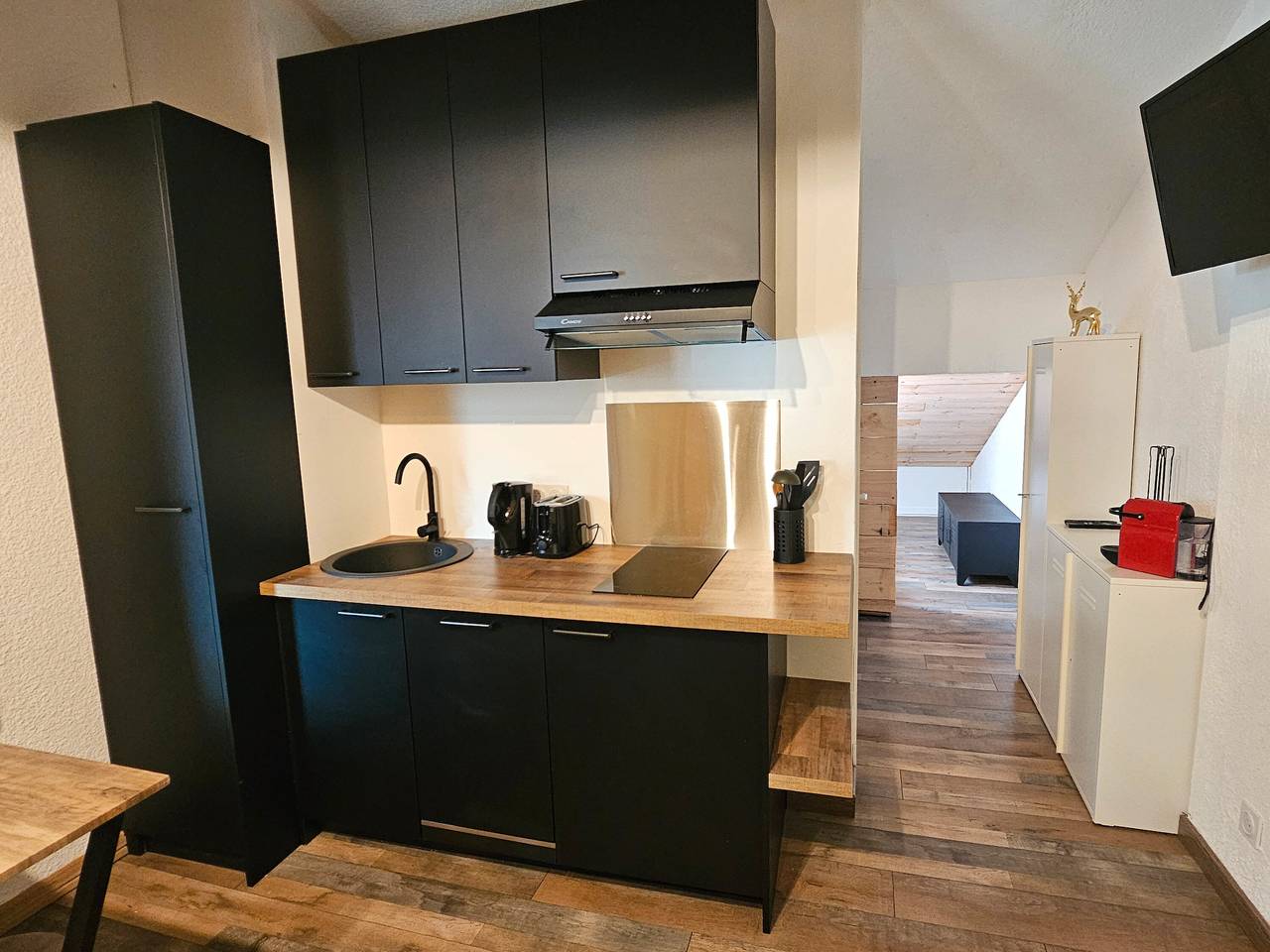 Appartement entier, Appartement 'Les Pins Cembro' avec vue sur la montagne et Wi-Fi in Isola 2000, Isola