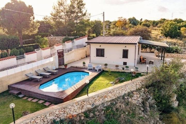 Villa pour 4 personnes, avec jardin et terrasse à Floridia