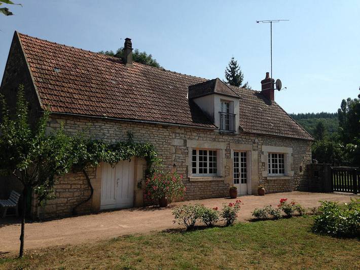 Gîte pour 5 personnes, avec jardin dans Armes