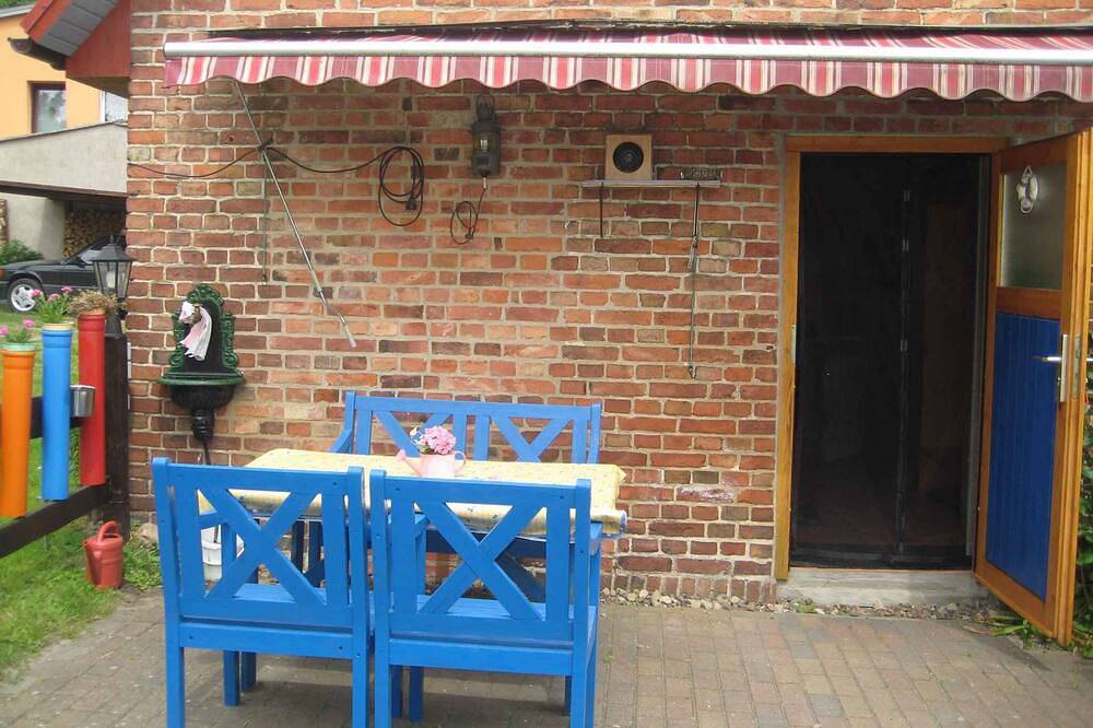 Holiday home with terrace and pool in Kamminke, Usedom