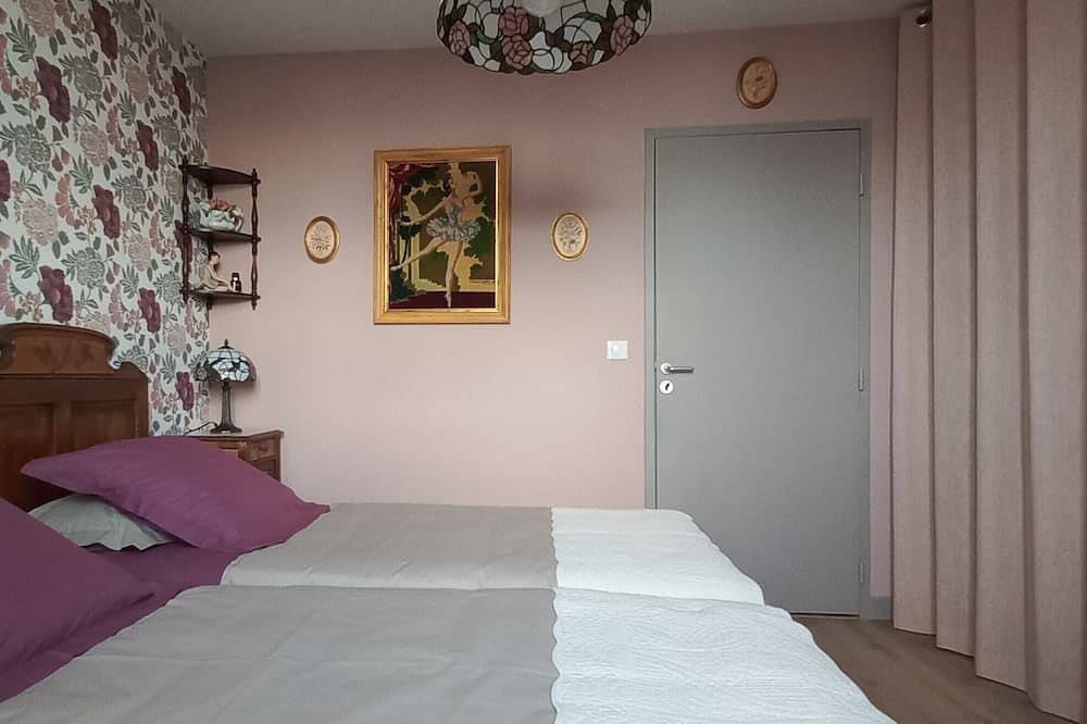 Entire apartment, Charming apartment in the heart of the Cité in Langres, Haute-Marne