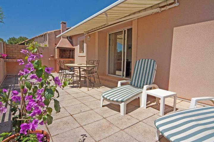 Gîte für 5 Personen, mit Terrasse in Pierrerue
