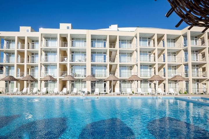 Hôtel pour 5 personnes, avec Terrasse et Jardin ainsi que Bassin pour enfant et Piscine en Ukraine