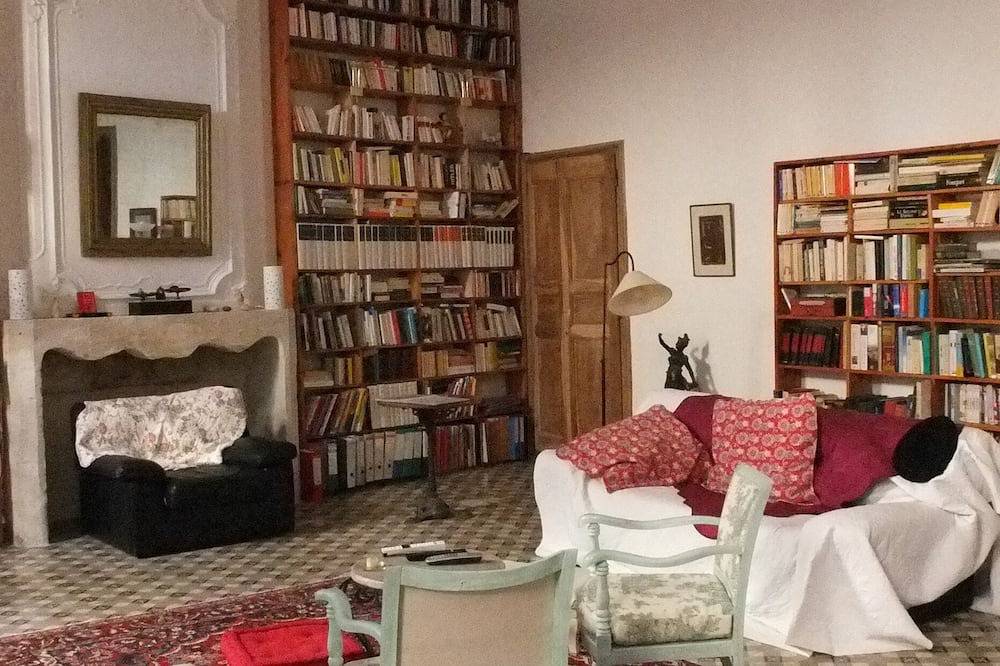 18th century house in the city center in Beaucaire, Nimes region