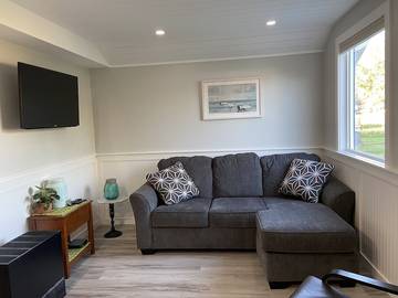 Cottage Rentals for 2 Guests in Sylvan Lake, Alberta, Picture 1