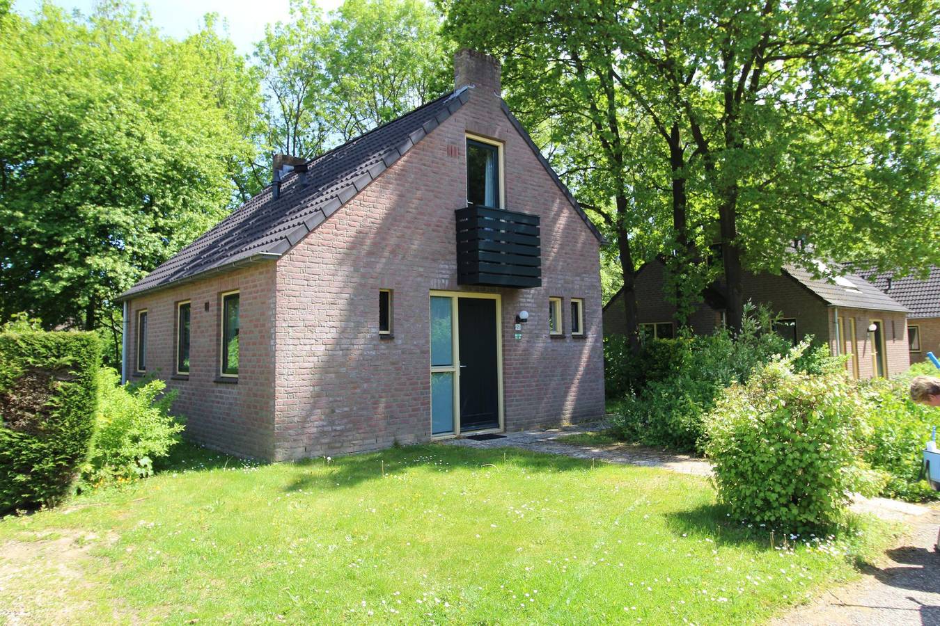 Vakantiepark 't Broeckhuys — 4 - Persoons Forest Bungalow in Betuwe