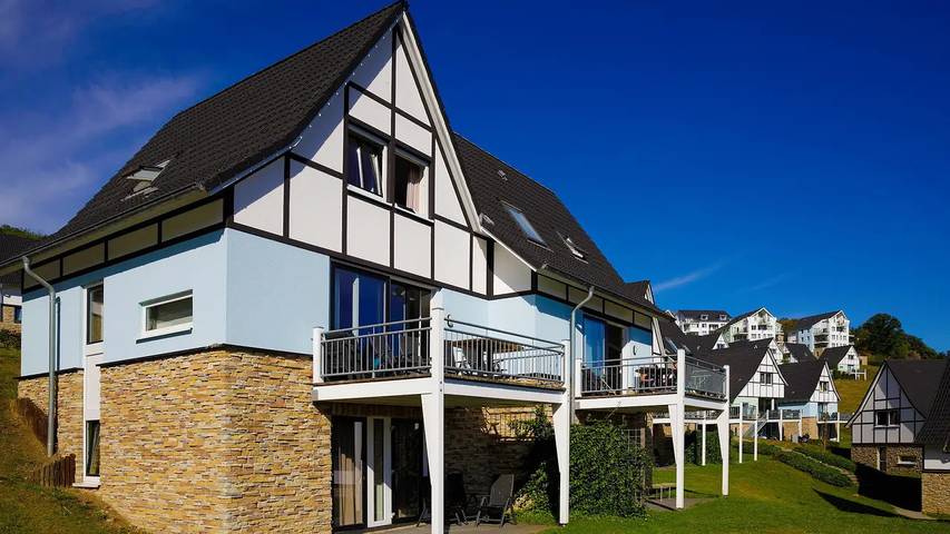 Villa für 8 Personen, mit Terrasse und Pool sowie Sauna und Whirlpool in Heimbach
