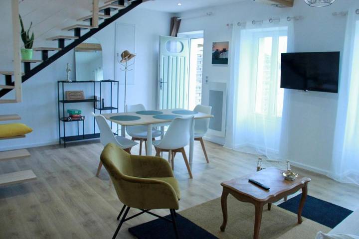 Gîte pour 4 personnes, avec Terrasse ainsi que Jardin et Vue à Saint-Sauveur (Aquitaine)