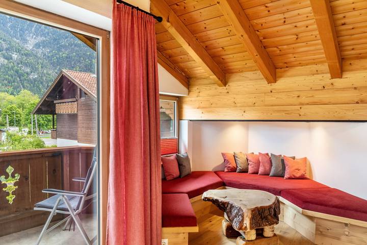 Ganze Wohnung, Ferienwohnung Gipfelblick mit Bergblick, Balkon und Wlan in Oberau, Bayerische Alpen