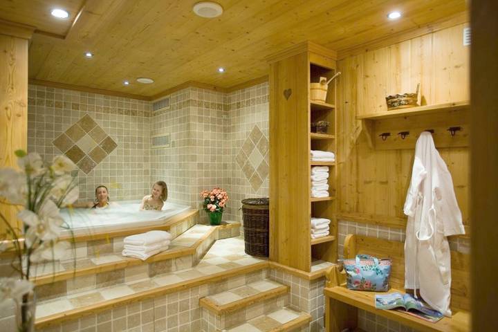 Gîte pour 4 personnes, avec vue ainsi que sauna et balcon, animaux acceptés dans Office de Tourisme du Grand Bornand - 3