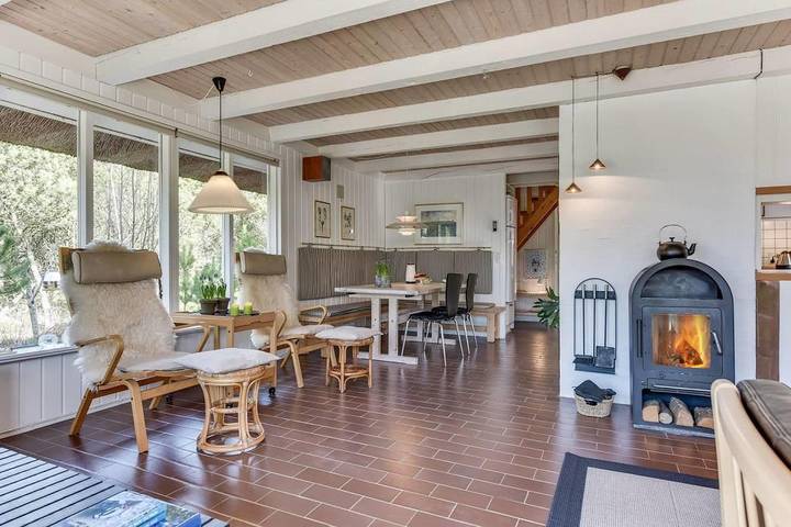 Rotes Ferienhaus mit Reetdach in Houstrup – Urlaub mit Komfort, Ruhe und Natur in Nørre Nebel, Varde