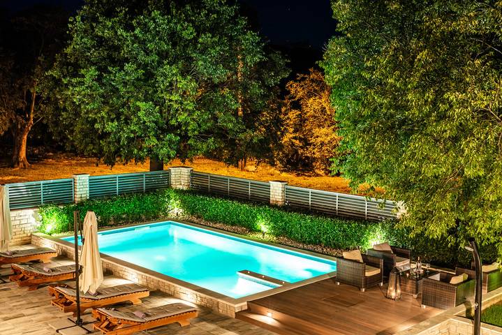 Villa Niko with heated pool in Pridraga, Donji Karin