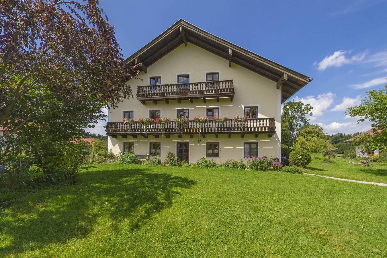 Ganze Ferienwohnung, Gilg-Kräuterhof - Ferienwohnung Sonnenschein, für 5 Personen, 70 qm, 2 sep. Schlafzimmer in Schnaitsee, Landkreis Traunstein
