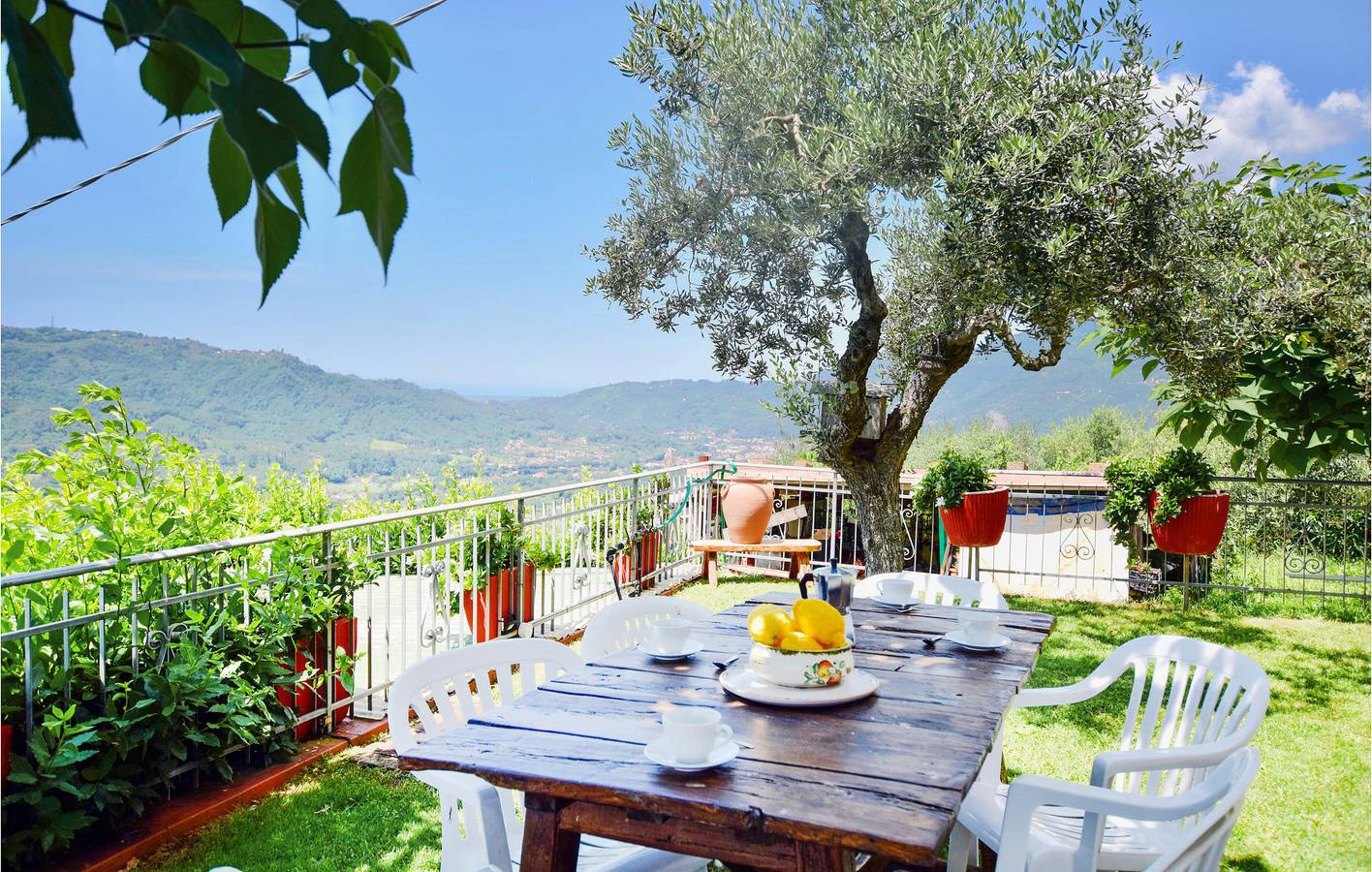 Accogliente appartamento con piscina e parcheggio, vicino al ristorante in Camaiore (Toscana), Riviera Toscana