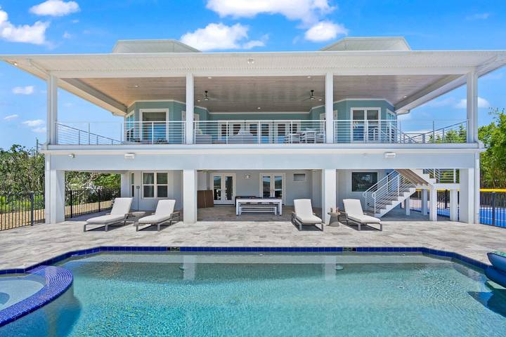 Vacation rental for 10 people, with yard and terrace in Crescent Beach